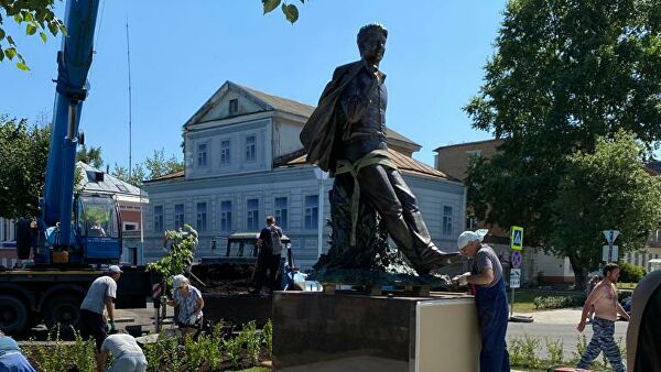 В Твери установили памятник Андрею Дементьеву