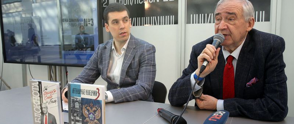 Николай Долгополов презентовал третью книгу о легендарных разведчиках на non/fiction№22 