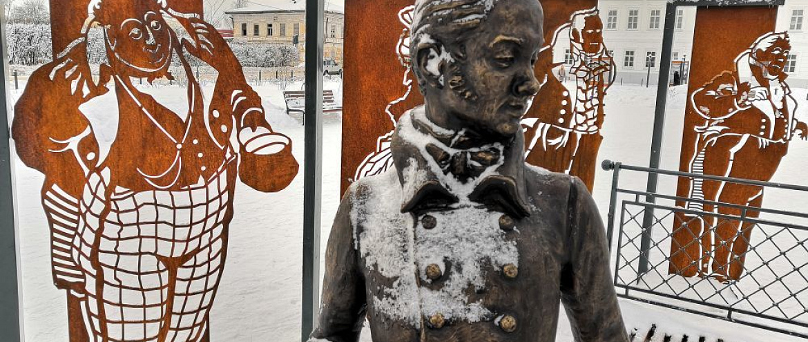 В городе Устюжна установили памятник Хлестакову